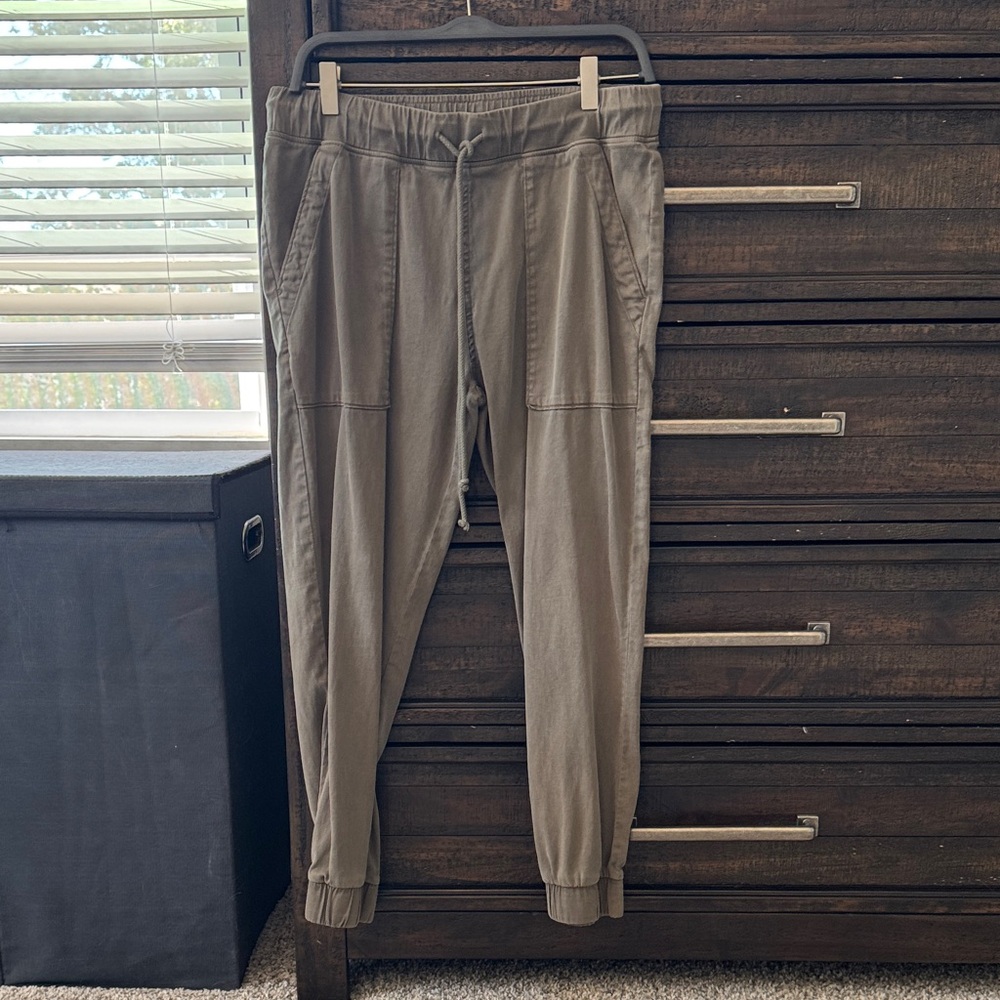 Bella Dahl Olive Jogger Pants